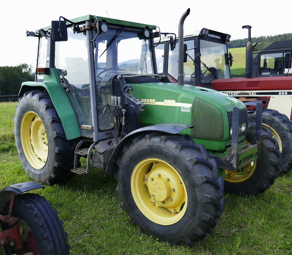 John Deere 3310, Allrad Ackerschlepper, 4-Zyl.Diesel, 4530ccm, 75PS, Bauzeit 1998-2002, Schleppertreffen St.Peter, Aug.2024