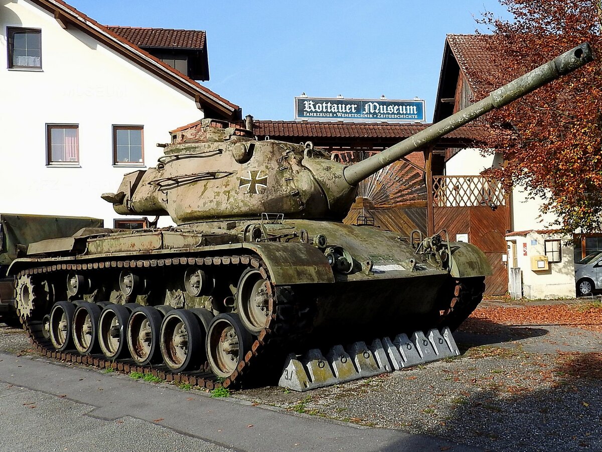 Kampfpanzer-M47 wurde vor einem Museum in Pocking in Stellung gebracht; 241103