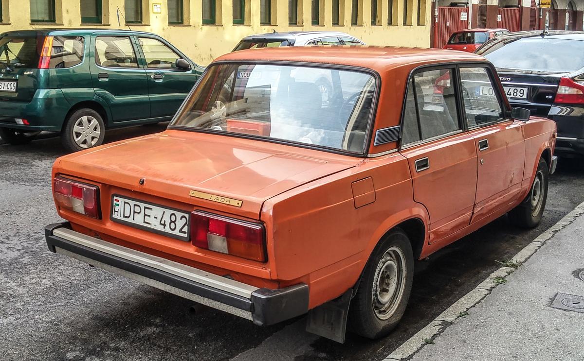 Lada Nova, von hinten. Foto: Budapest (HU), 07.2019.