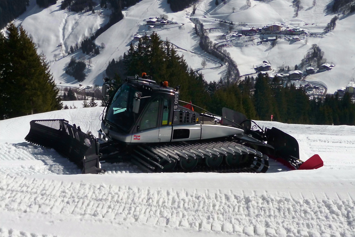 Leitwolf-Pistenraupe im Skigebiet Saalbach, 1.3.12