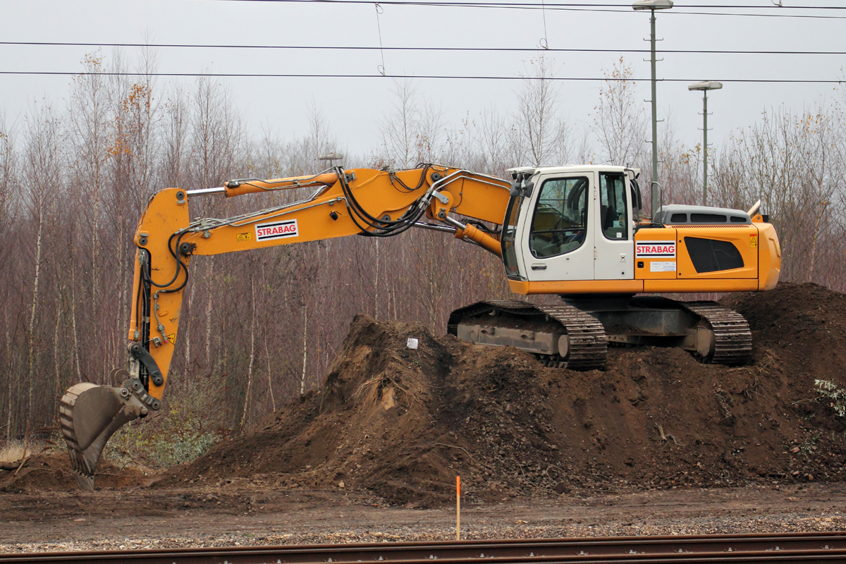 Liebherr Bagger in Duisburg-Bissingheim 3.12.2014