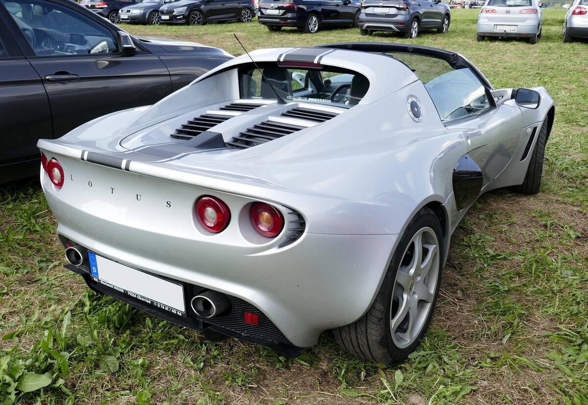 Lotus Elise S2, englischer Roadster, Heckansicht, Aug.2024