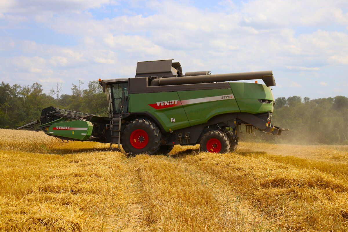 LU Schmidt Ronneburg mit Fendt 5275C im Weizen am 19.07.24