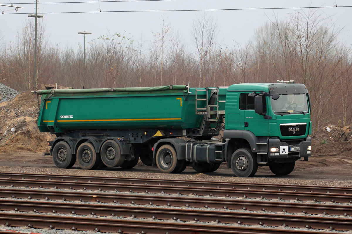 MAN LKW in Duisburg-Bissingheim 3.12.2014