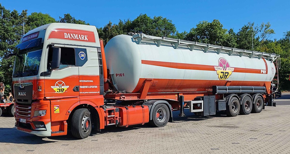 =MAN-Tanksattelzug der Spedition RASMUSSEN aus Dänemark, 08-2024