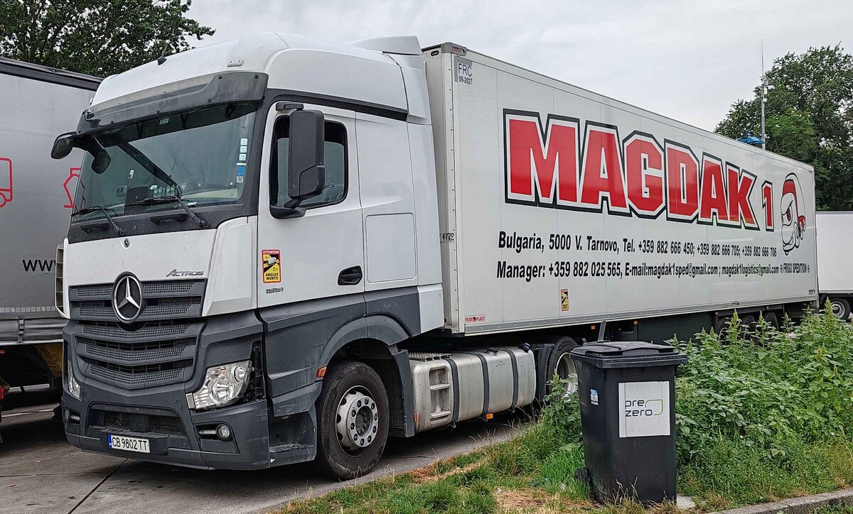 =MB Actros aus Bulgarien mit einem Sattelauflieger von MGADAK 1, 07-2024