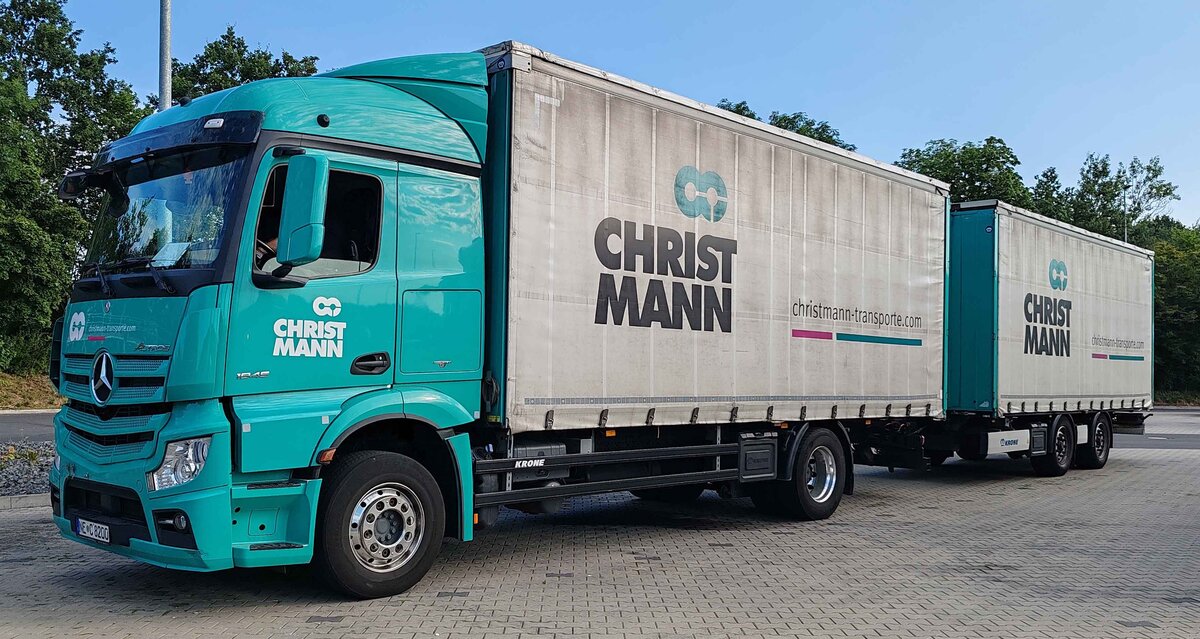 =MB Actros von CHRISTMANN-Transport rastet auf dem Autohof Fulda-Nord, 07-2024