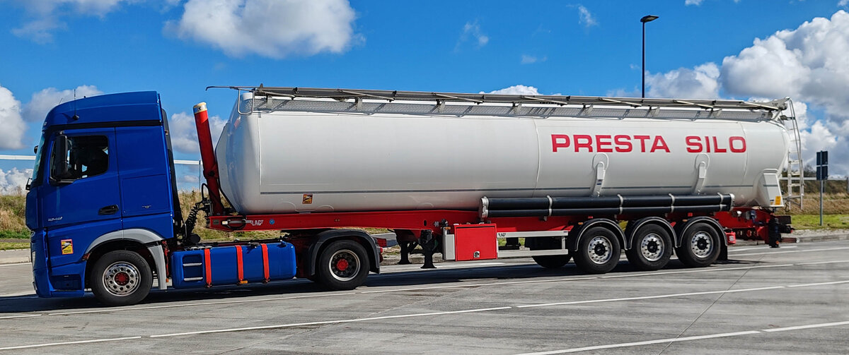 =MB Actros-Tanksattelzug von PRESTA SILO, 09-2024