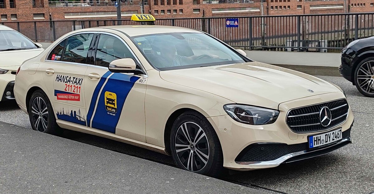 =MB E-Klasse als Taxi unterwegs in Hamburg im Mai 2024