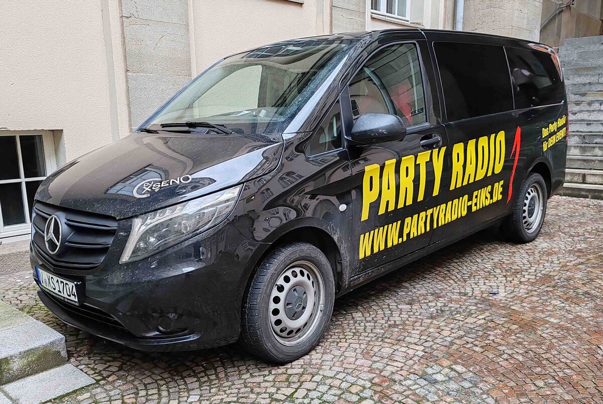 =MB Vito von PARTY-RADIO-EINS, gesehen in Plauen im Dezember 2024