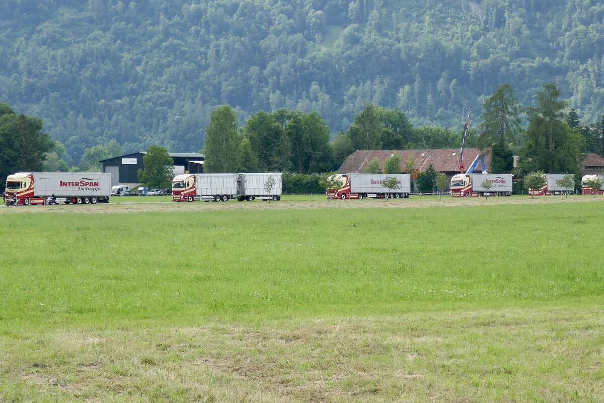 Mehrere LKW von Interspan die am 28.6.24 zum Trucker Fwstival fahren in Bönigen. 