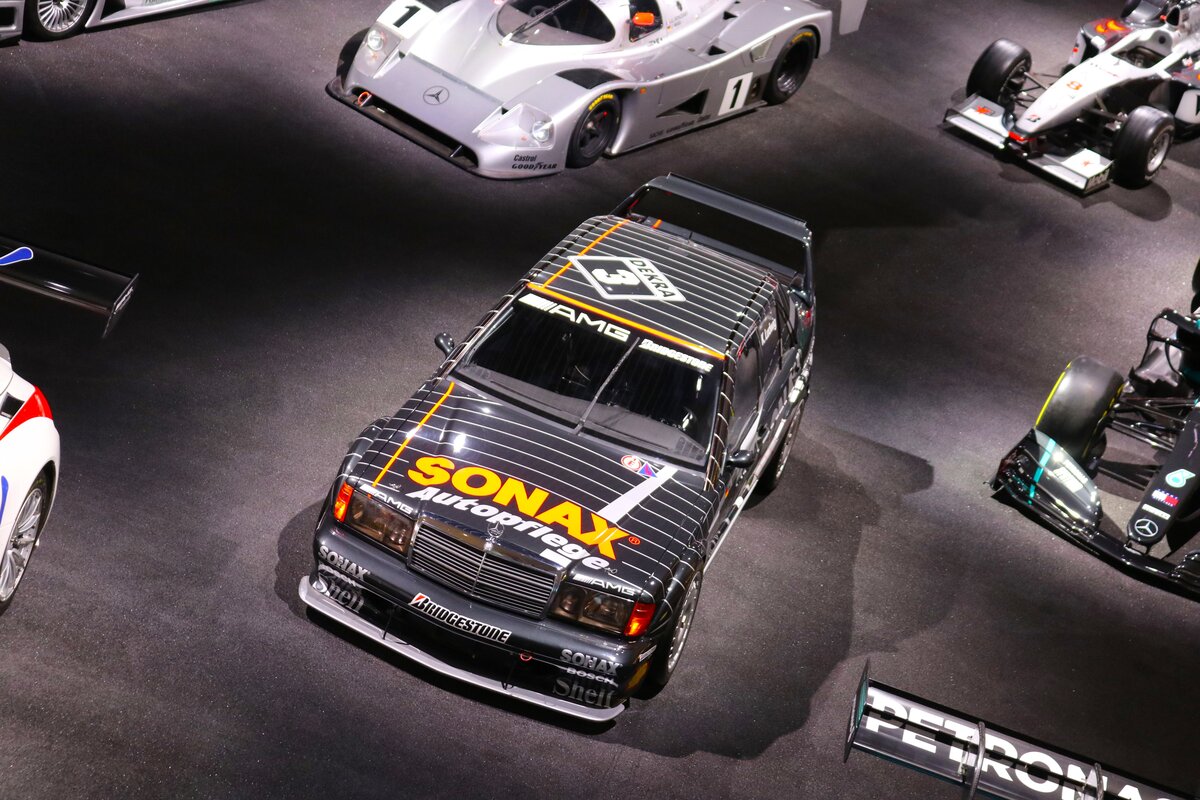 Mercedes Benz 190E DTM am 10.07.24 im Mercedes Benz Museum