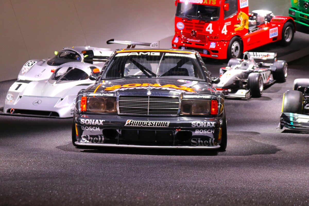 Mercedes Benz 190E DTM am 10.07.24 im Mercedes Benz Museum