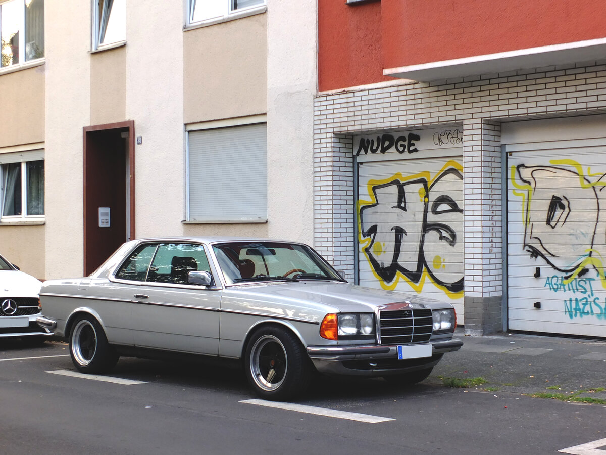 Mercedes-Benz C123, Tuning
Köln-Kalk
18.08.2023