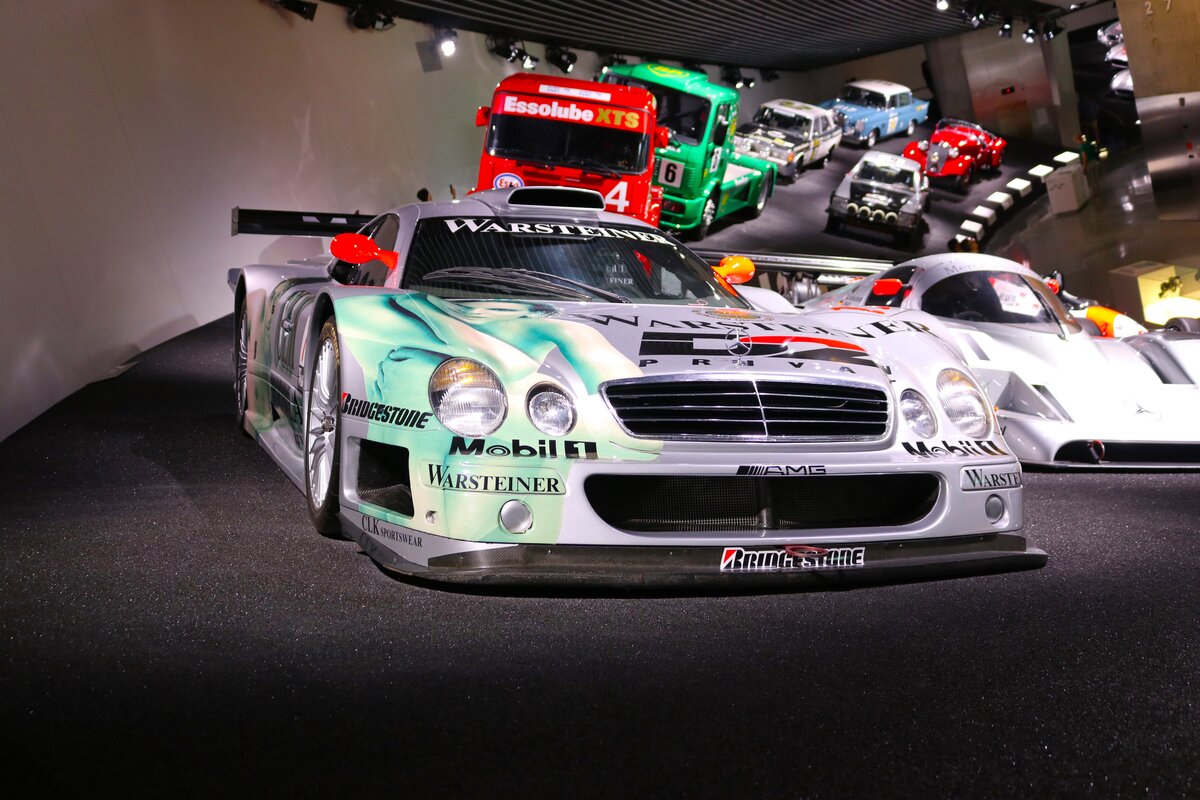 Mercedes Benz CLK GTR GT1 am 10.07.24 im Mercedes Benz Museum