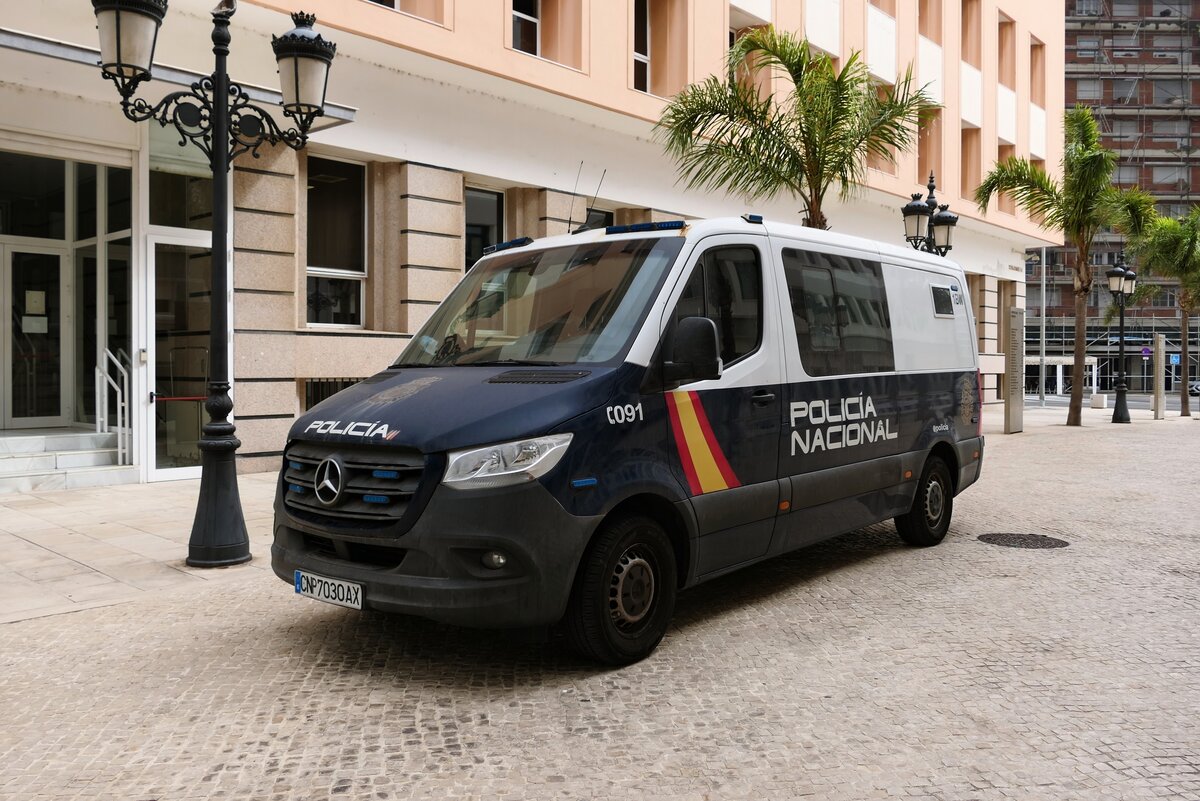 Mercedes-Benz MB Vito,  'Policia Nacional',  aufgenommen  in Cadiz/ E, im September 2024.