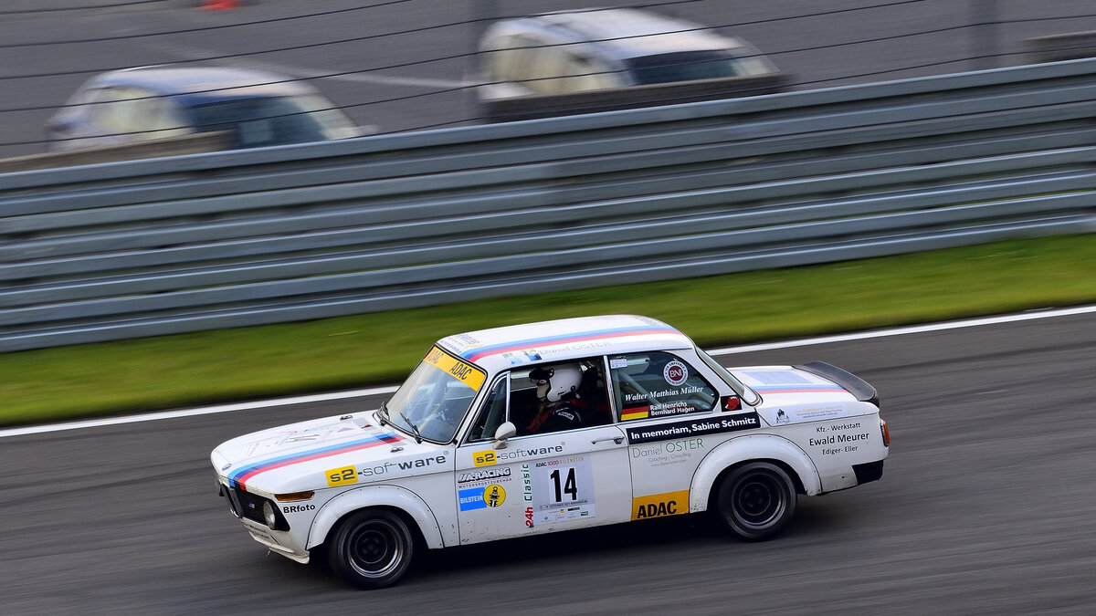  Mitzieher der Nr 14. BMW 2002 TI,
Hagen Bernhard, Henrichs Ralf, Müller Walter-Matthias,alle DEU, beim ADAC 1000Km Rennen am 17.Sep.2021 auf dem Nürburgring