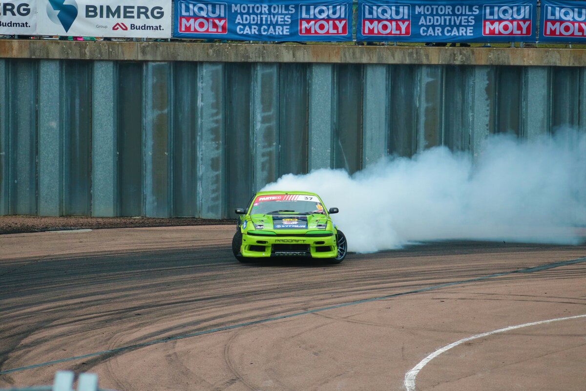 Nissan Driftfahrzeug am 19.08.22 beim Iron Drift King in Ferropolis der Stadt aus Stahl