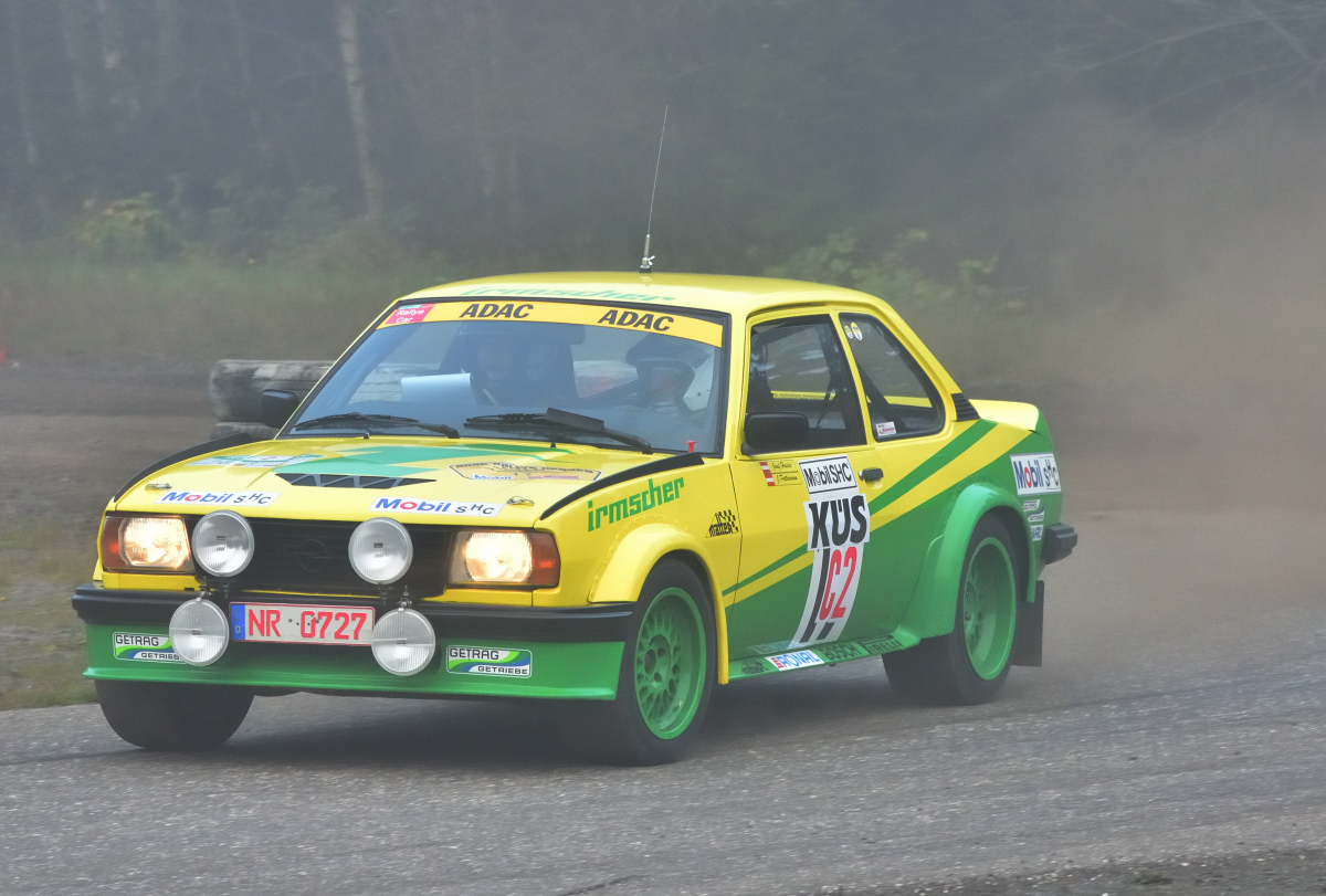 Opel Ascona 400, Fahrer: Lütticken Joachim und Brack Isabelle, im Voraus Feld der ADAC Rallye Köln Ahrweiler am 9.11.2024