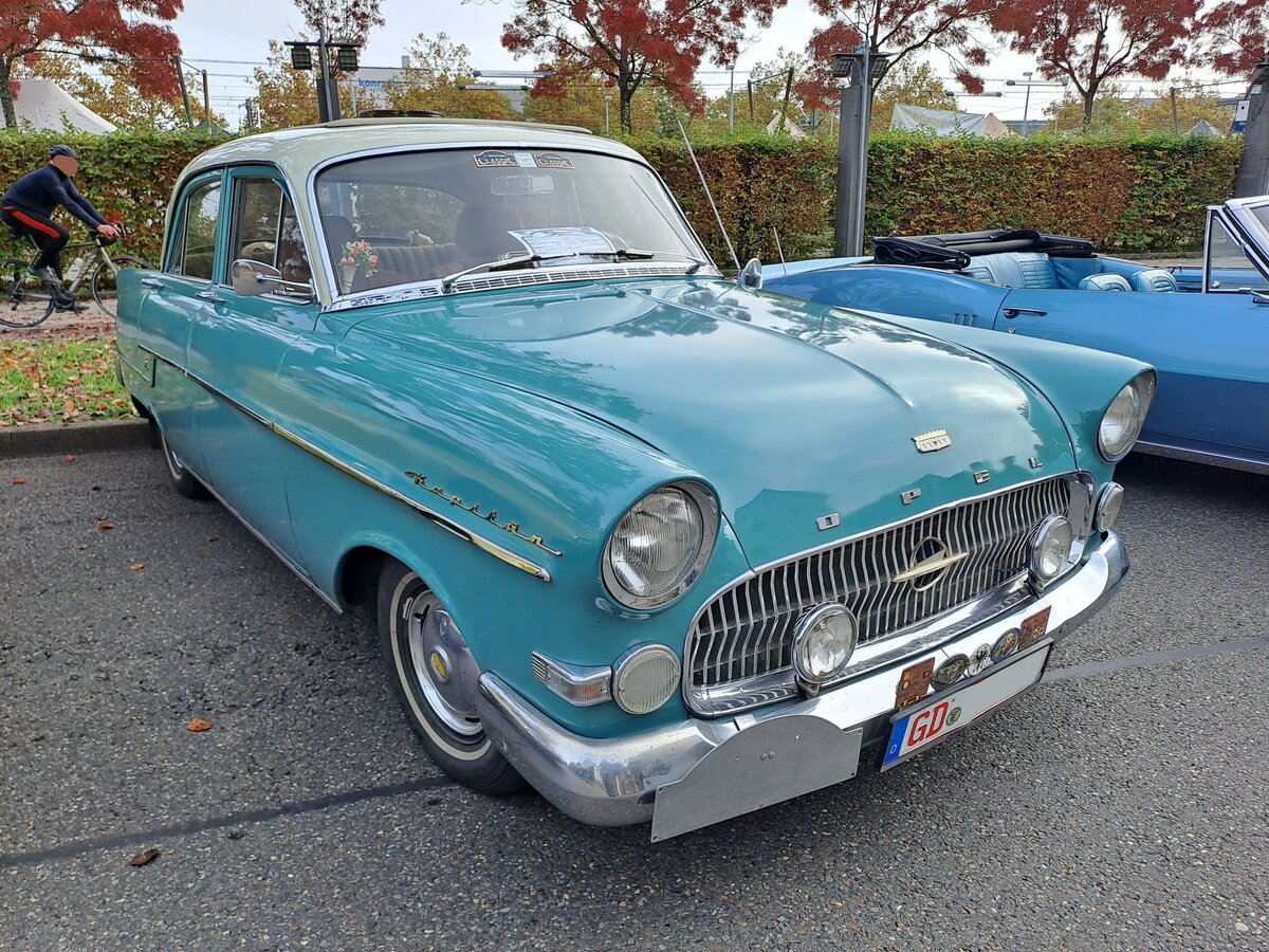 Opel Kapitän L von 1957 am 20.10.2024 beim Filderkrautfest 2024.