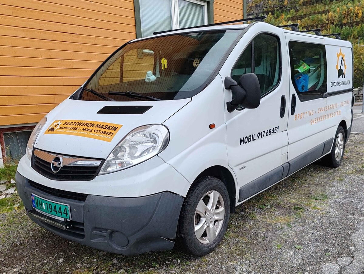 =Opel Vivaro von GUDJONSSON MASKIN steht im September 2024 in Hammerfest