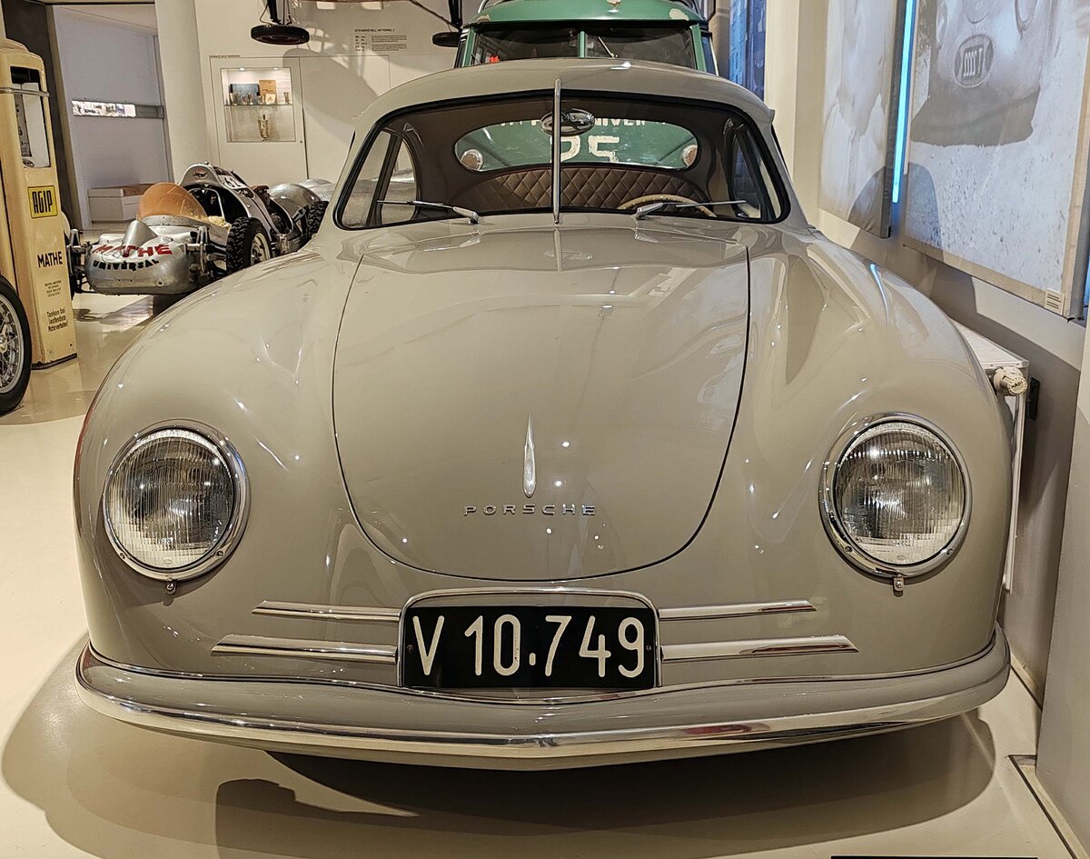 =Porsche 356/2 GMÜND Coupe, Bj. 1949, 1098 ccm, 35 PS, steht im Museum PROTOTYP in Hamburg, 09-2024