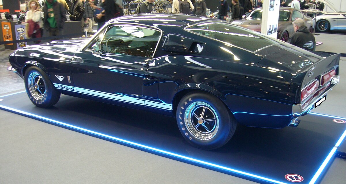 Profilansicht eines Ford Mustang 1 Fast Back Coupe GT500 aus dem Jahr 1967. Essen Motor Show am 04.12.2024.