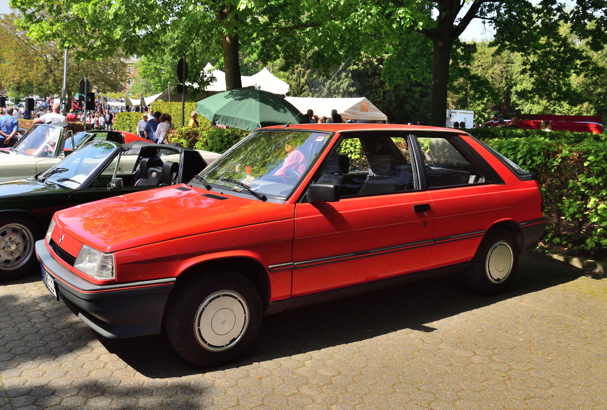 Renault 11, beim Frühlingserwachen Oldtimer-IG Grenzland auf dem Gelände des Sportpark Loherhof Geilenkirchen 1.5.24