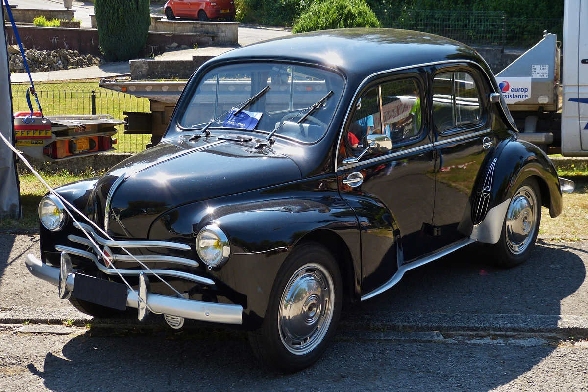  Renault 4 CV, war bei den Vintage Cars & Bikes 2015 in Steinfort ausgestellt. 02.08.2015