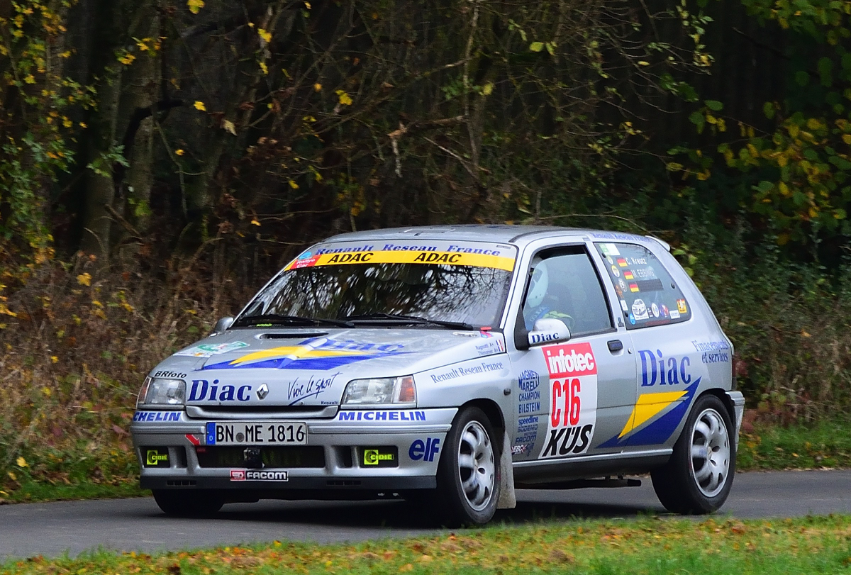 Renault Clio 16V, Fahrer: Marcus Ebbing und Christoph Kreutz im Voraus Feld der ADAC Rallye Köln Ahrweiler am 9.11.2024