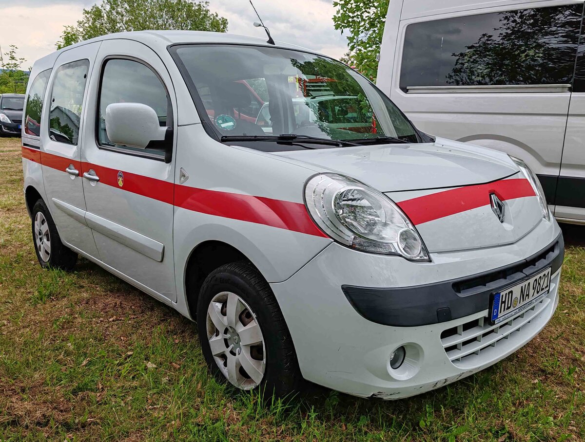 =Renault Kangoo, gesehen auf dem Parkplatzgelände der RettMobil 2024 in Fulda