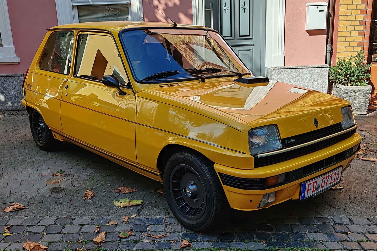 =Renault R 5, ausgestellt beim Hünfelder Stadtfest, 08-2024