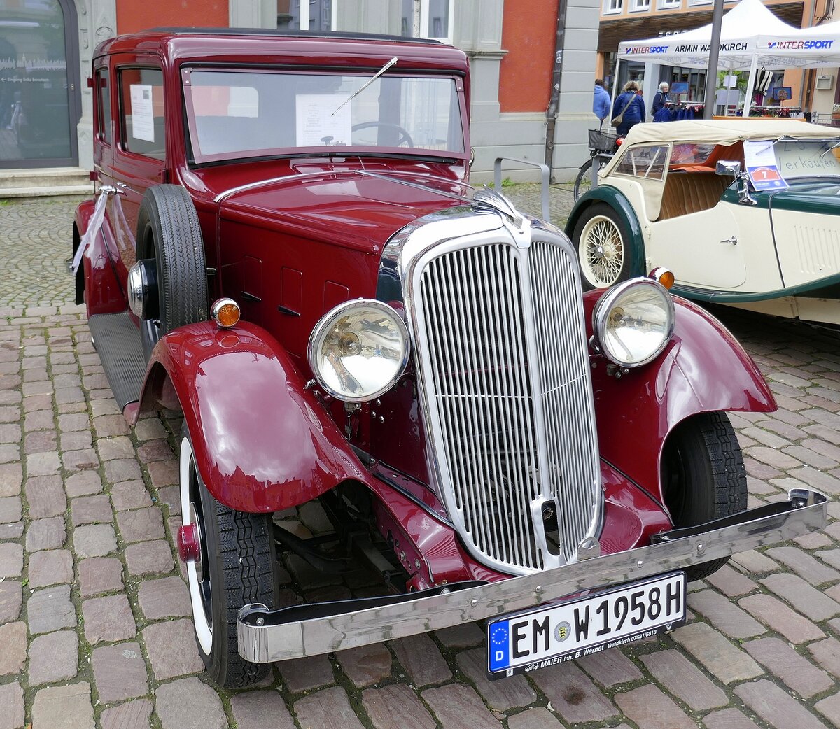 Renault YN1, Baujahr 1933, Ottomotor mit 1452ccm und 18PS, Oldtimertreffen Waldkirch, mai 2024