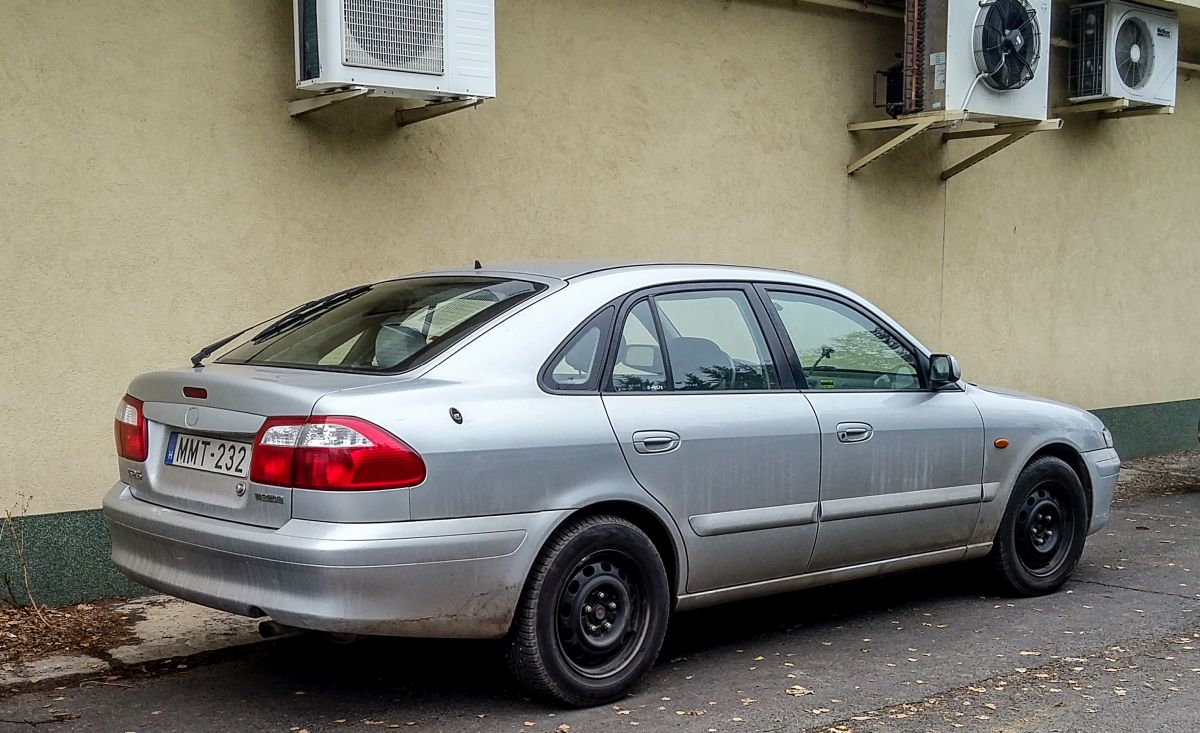 Rückansicht: Mazda 626 Mk5. Foto: 12.2020.