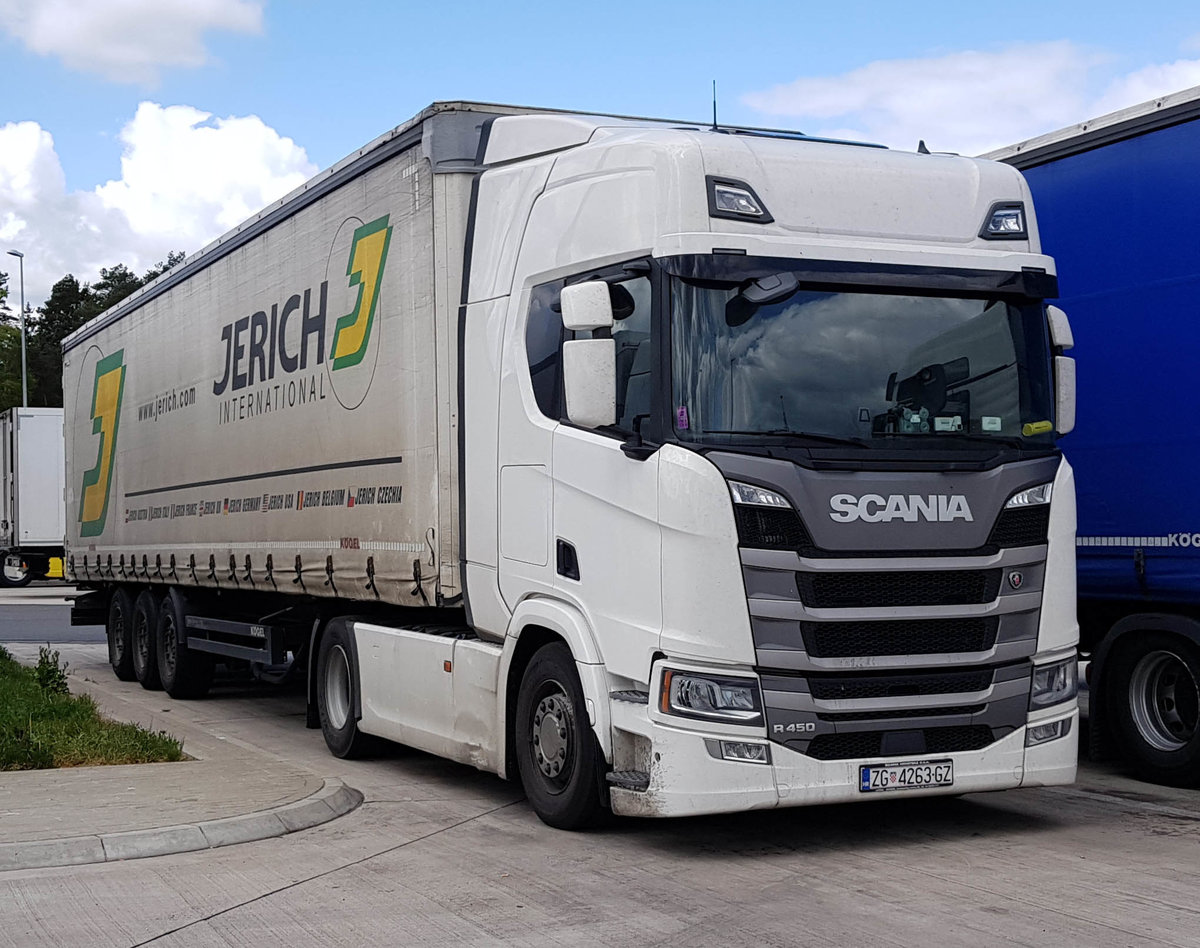 =Scania R 450-Sattelzug steht im Mai 2019 an der A 7