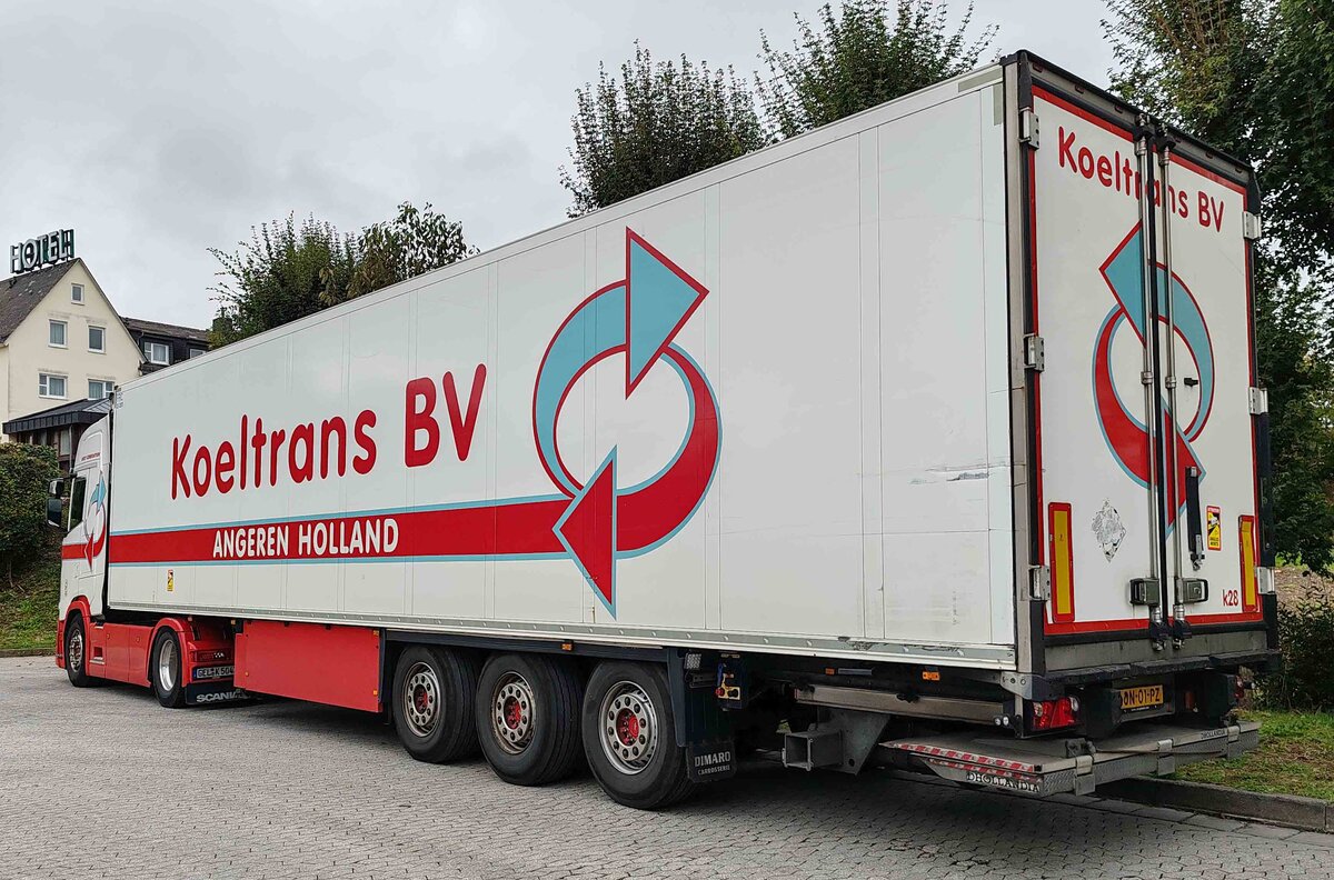 =Scania -Sattelzug von KOELTRANS rastet an der A 61 im Oktober 2024