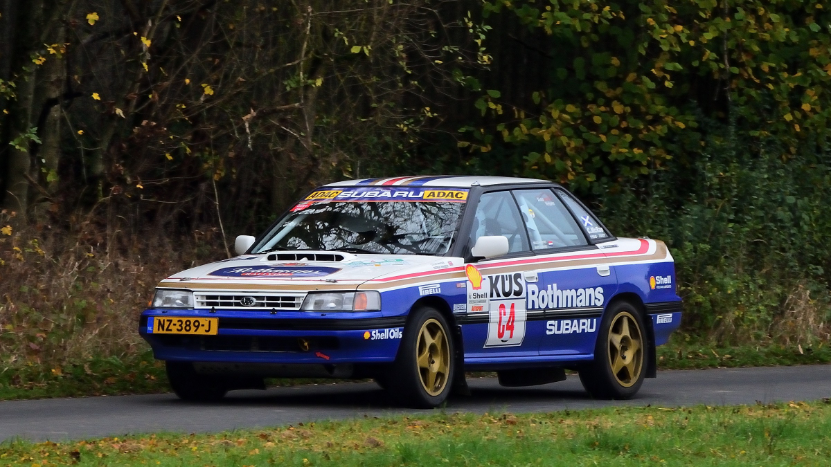 Subaru Legacy RS, Fahrer: Wilco und Mart Hubens, im Voraus Feld der ADAC Rallye Köln Ahrweiler am 9.11.2024