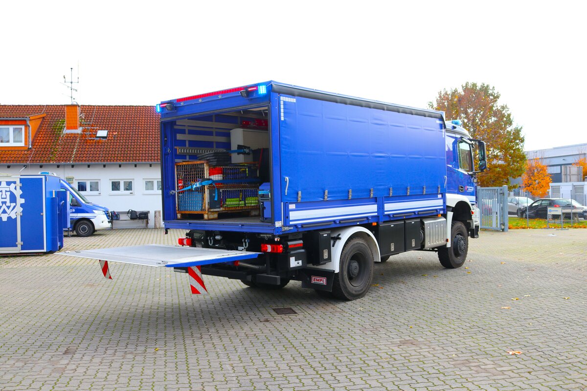 THW Groß Umstadt Mercedes Benz Arocs LKW (Heros Groß Umstadt 64/43) am 12.11.23 bei einen Fototermin. Danke für das tolle Shooting