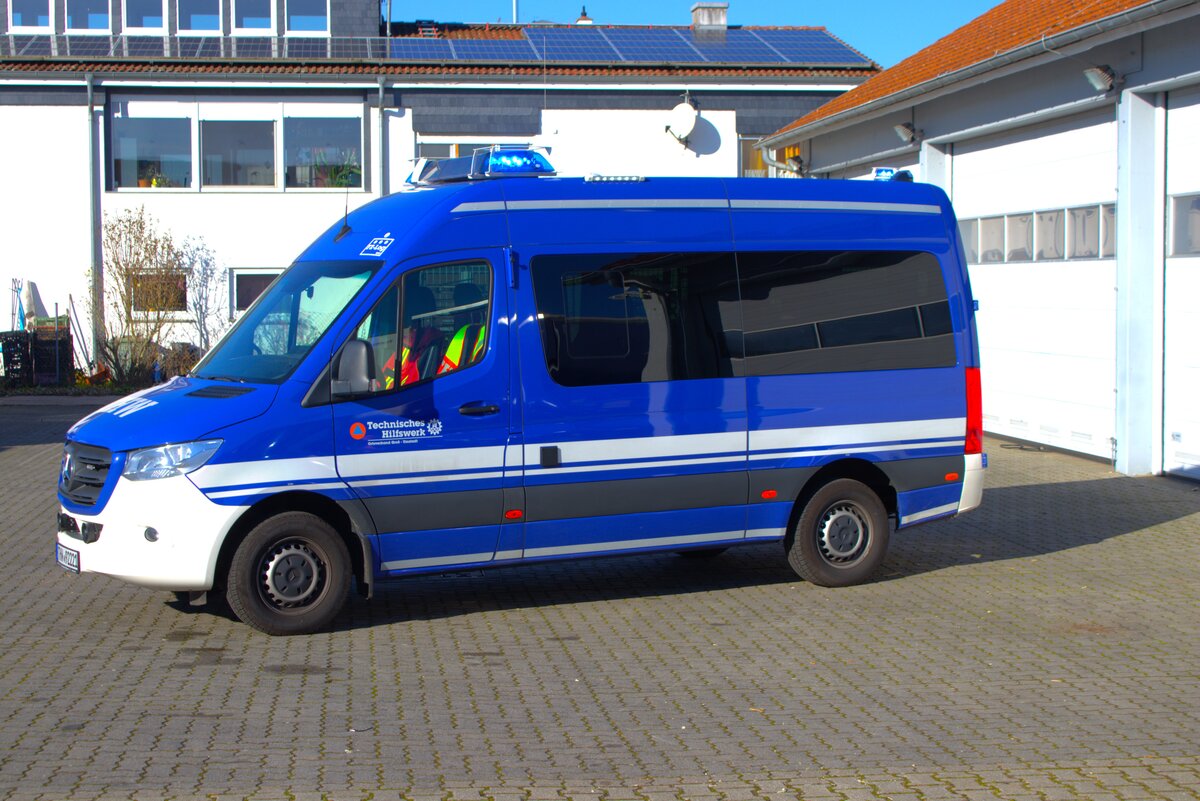 THW Groß Umstadt Mercedes Benz Sprinter Führungsfahrzeug (Heros Groß Umstadt 61/10) am 02.02.25 bei einen Fototermin. Danke für das tolle Shooting