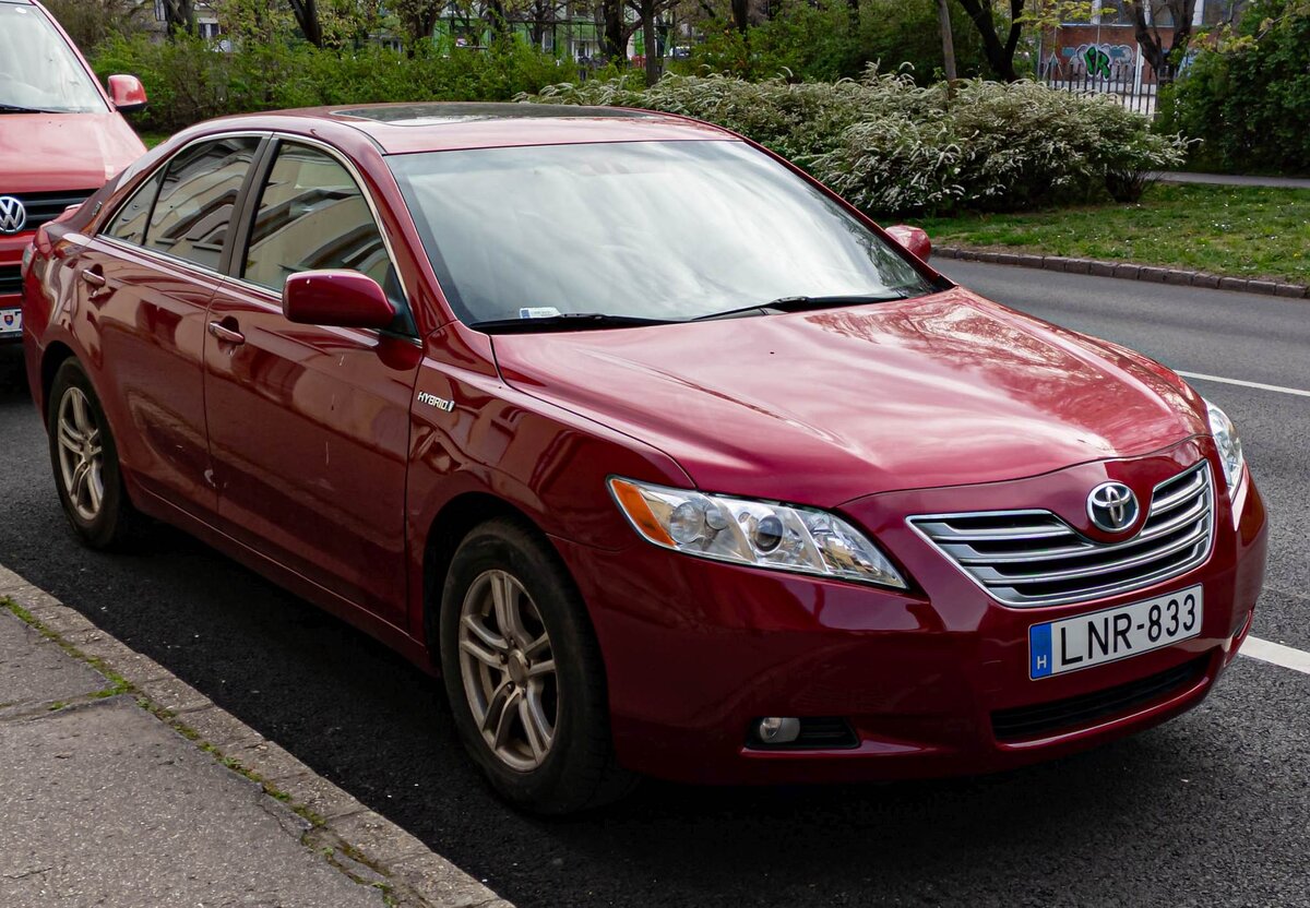 Toyota Camry XV40 in Barcelona Red. Foto: Mai, 2024.