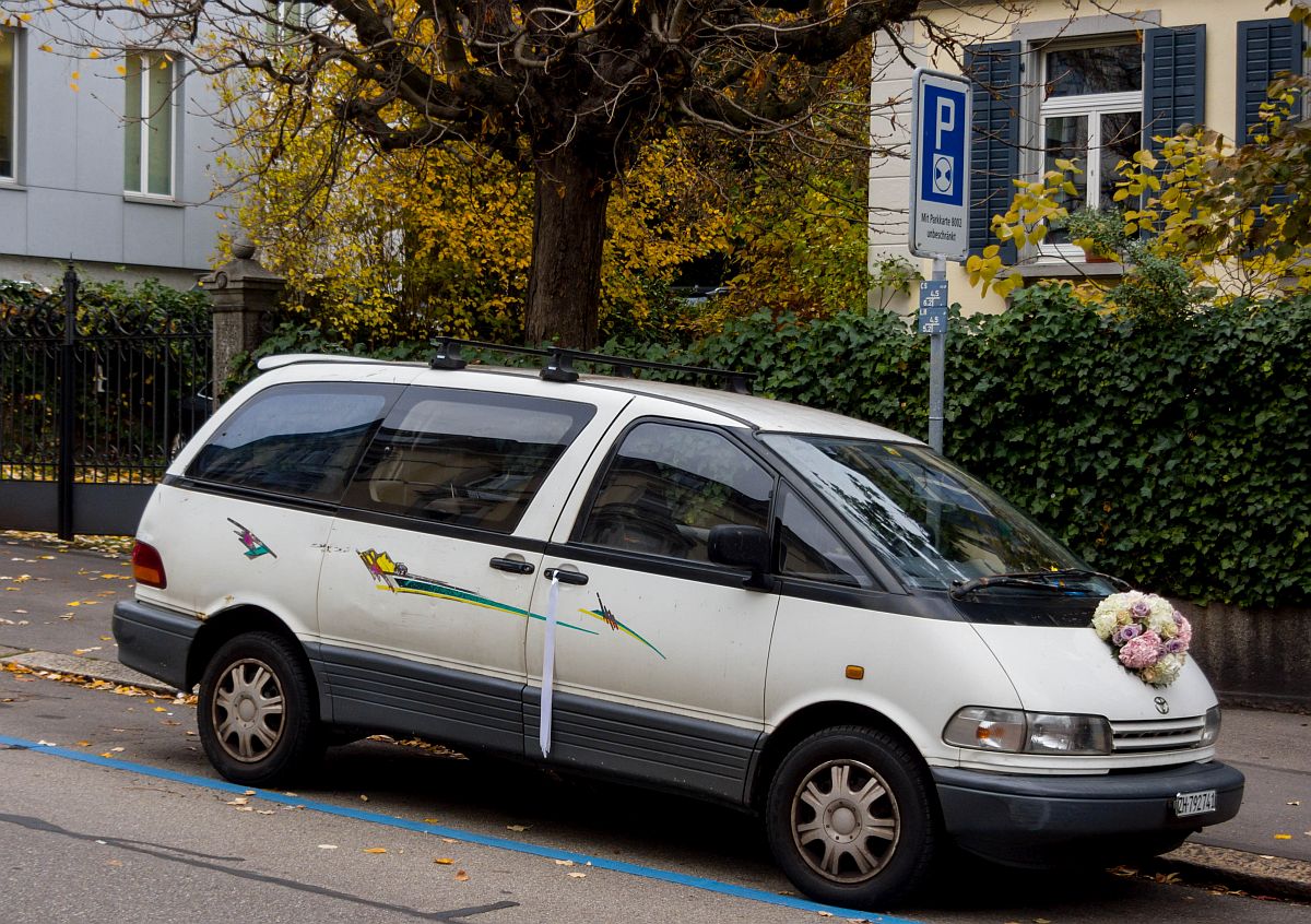 Toyota Previa. Foto: 30.10.2015.