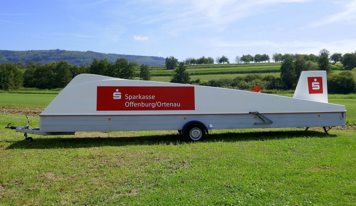 Transportanhänger für Segelflugzeuge, beim Flugplatzfest in Altdorf/Ortenau, Sept.2024