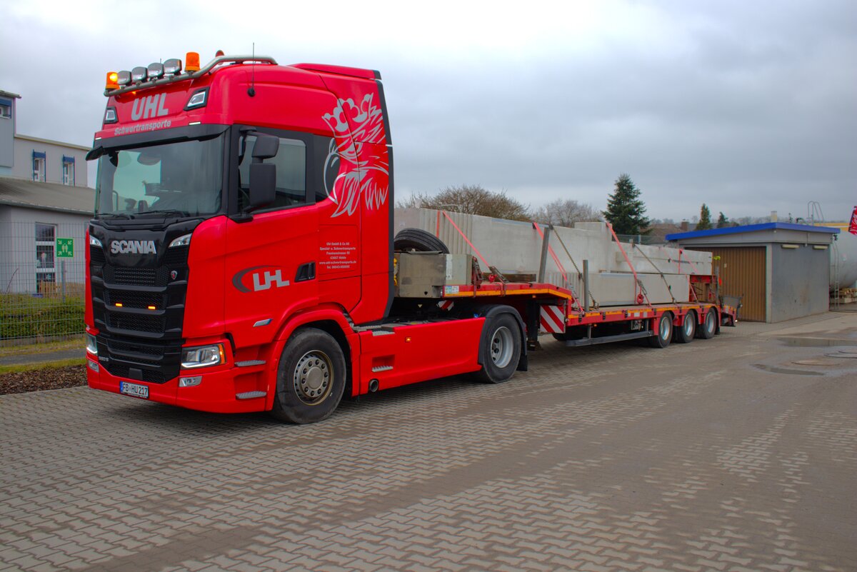 UHL Schwertransport Scania 560S am 01.03.25 bei einen Fototermin. Danke für das tolle Shooting 