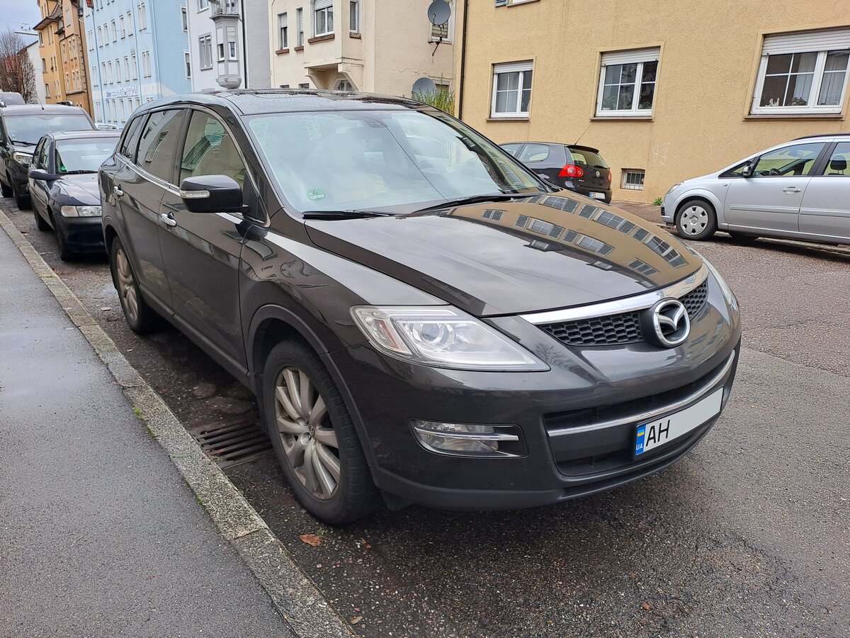 Ukrainischer Mazda CX9 am 15.12.2023