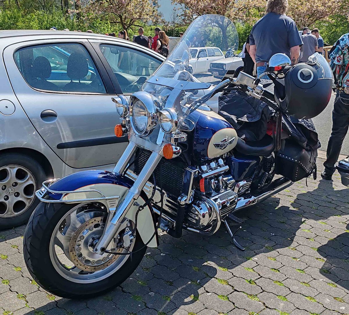 =unbekanntes Motorrad steht bei der Oldtimerveranstaltung in Frankenberg/Eder. Mai 2024