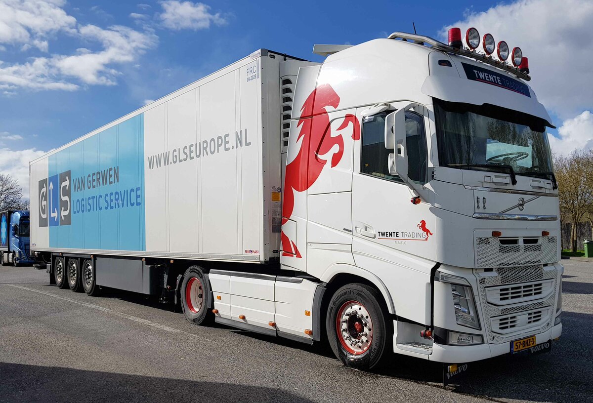 =Volvo FH-Sattelzug von TWENTE-Trading, 04-2023