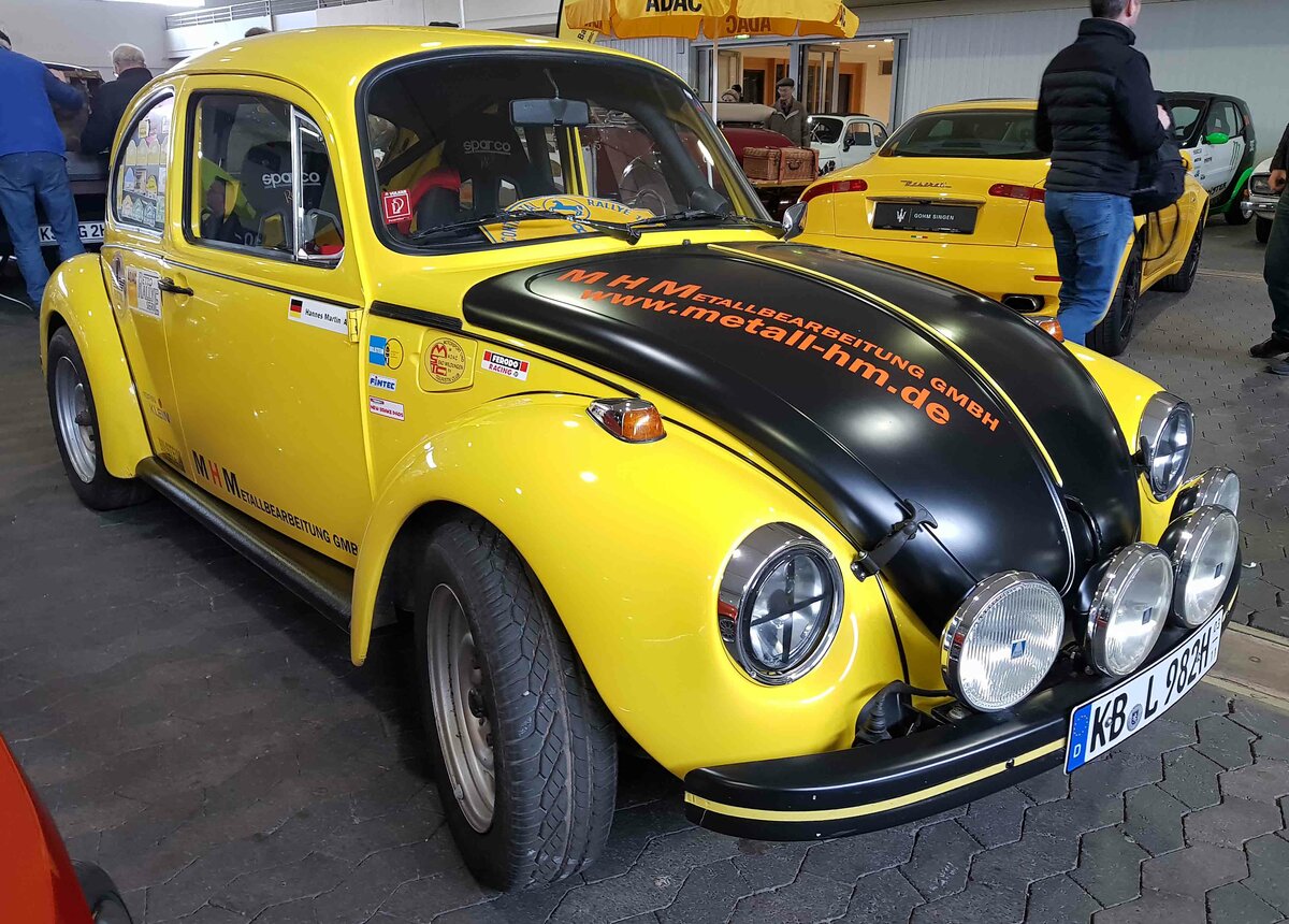 =VW Käfer 1303 steht in der Ausstellungshalle der Technorama 2023 in Kassel