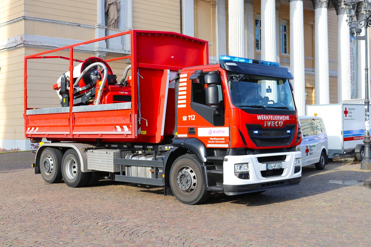 Werkfeuerwehr EVONIK Industries Darmstadt IVECO WLF mit AB-Pritsche am 07.09.24 beim Blaulichttag in Darmstadt