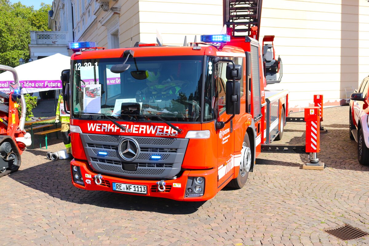 Werkfeuerwehr EVONIK Industries Darmstadt Mercedes Benz Rosenbauer DLK23/12 am 07.09.24 beim Blaulichttag in Darmstadt