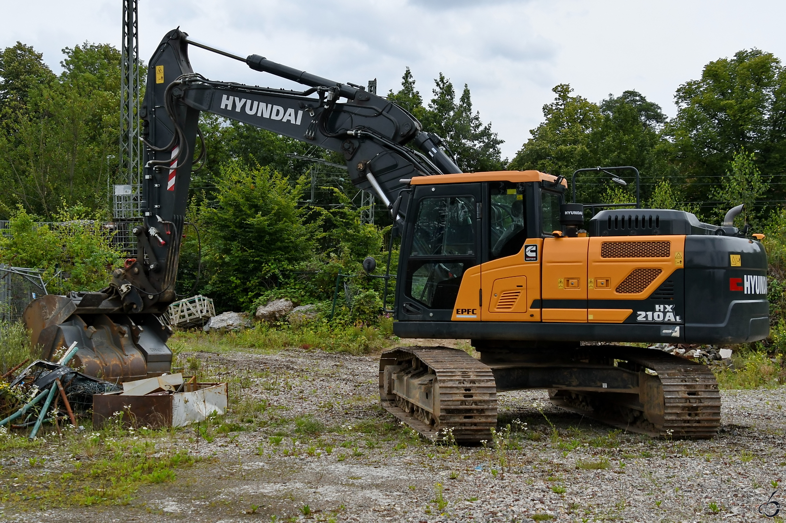 Anfang August 2024 habe ich in Hattingen diesen Hyundai HX 210 A L Bagger ablichten können.